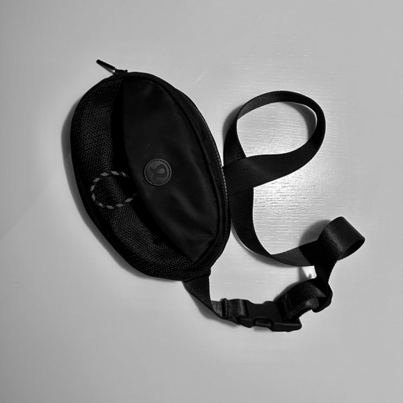 Lululemon Take It On Belt Waist Crossbody - Picture 2 of 4